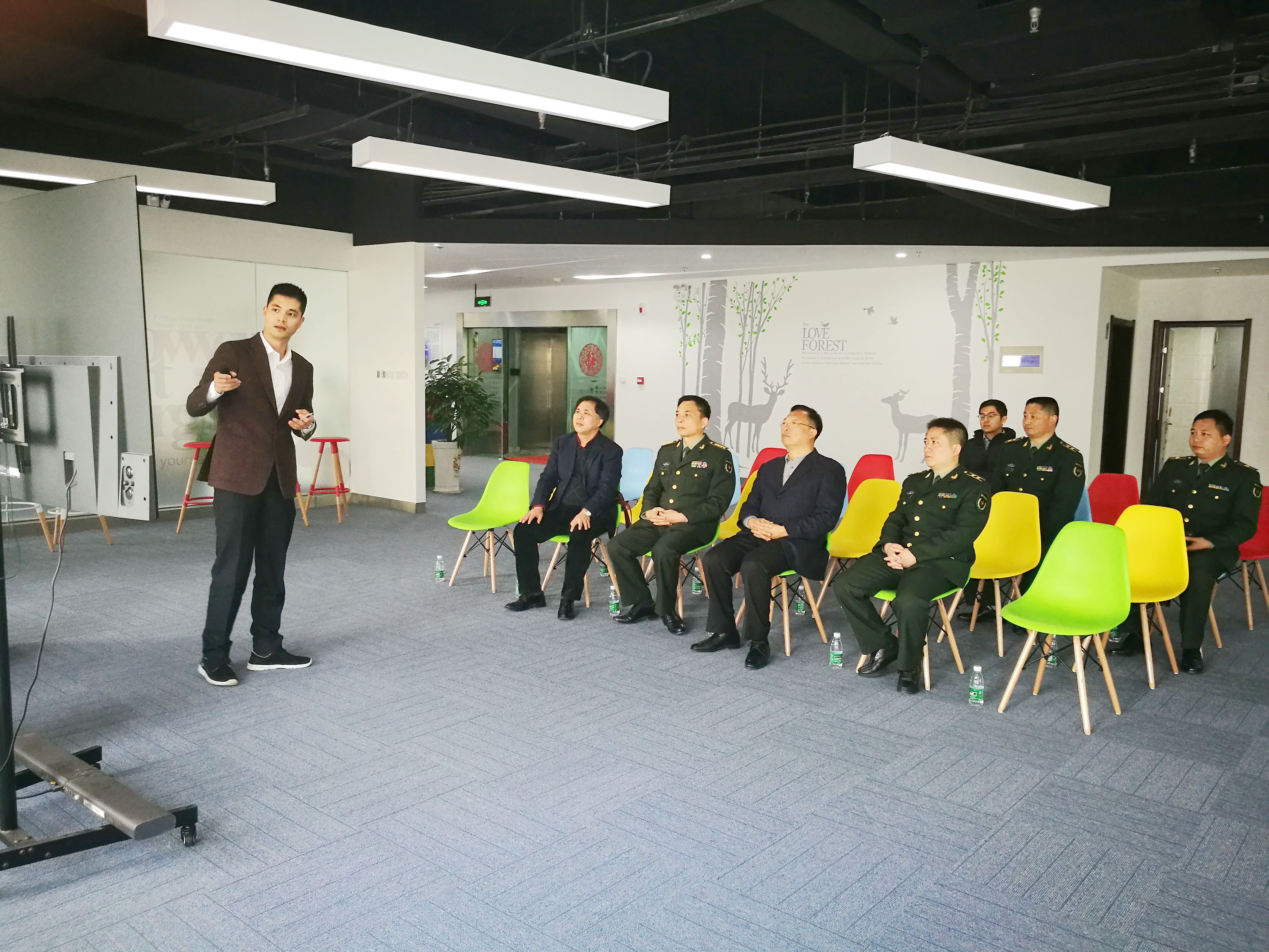 扬州市军分区司令员郦斌一行莅临调研指导