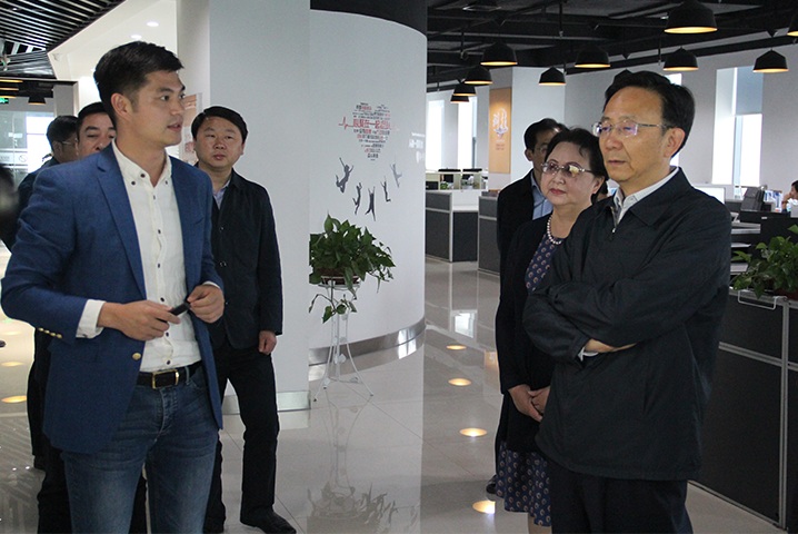 扬州市市委书记夏心旻一行莅临参观指导