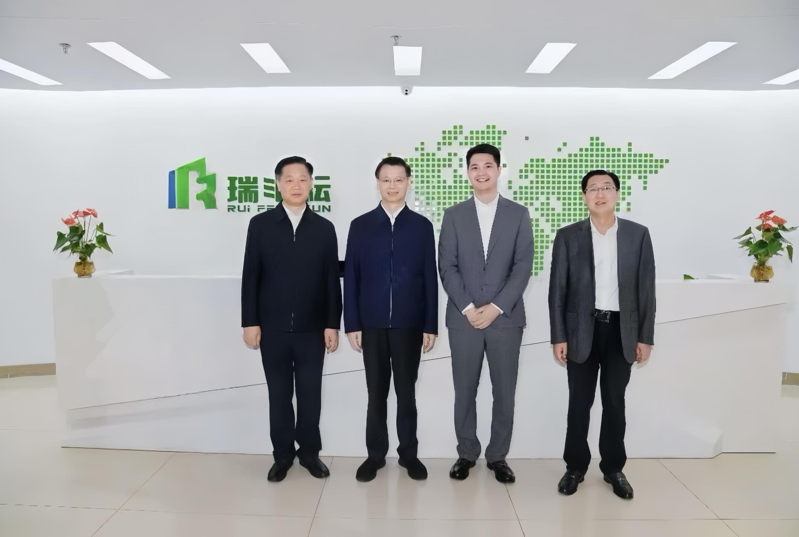 时任江苏省委副书记、省长许昆林一行考察瑞丰信息