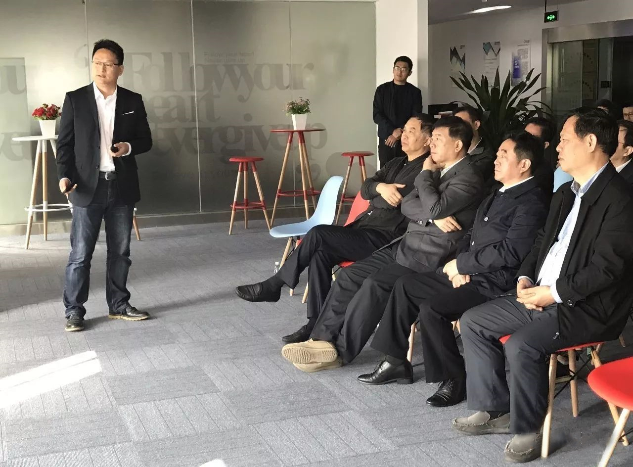 江苏省政协副主席徐鸣一行莅临参观指导